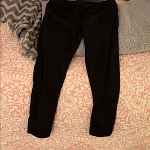 black lulu cropped leggings